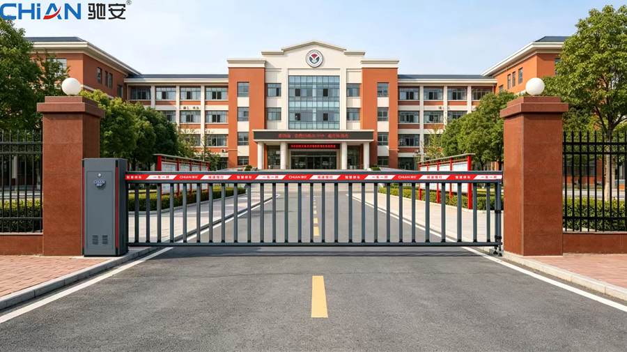 D158学校门口（带驰安标牌）.jpg